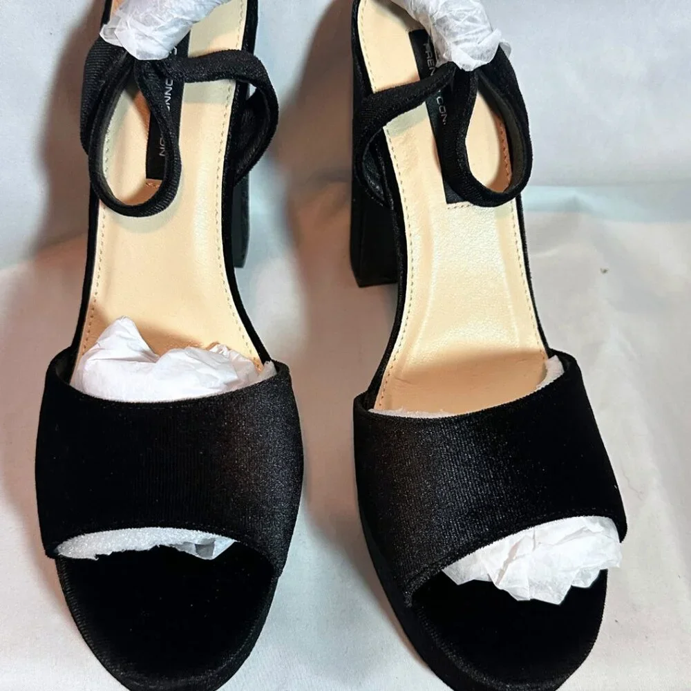 NIB |French Connection | Taryn platform sandals in black velvet